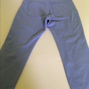 HUE Jeans - NWOT $39 HUE COTTON JEANS CAPRI LEGGINGS SIZE M HUE Jeans - NWOT $39 HUE COTTON JEANS CAPRI LEGGINGS SIZE M